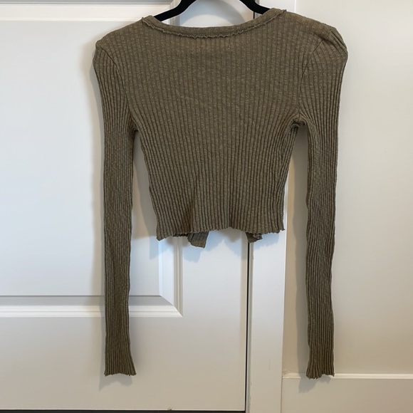 Urban Outfitters Cropped Cardigan Olive Green - Picture 2 of 5